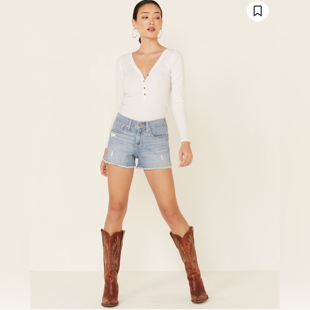 Ariat Perfect Rise Boyfriend Denim Shorts (29)
